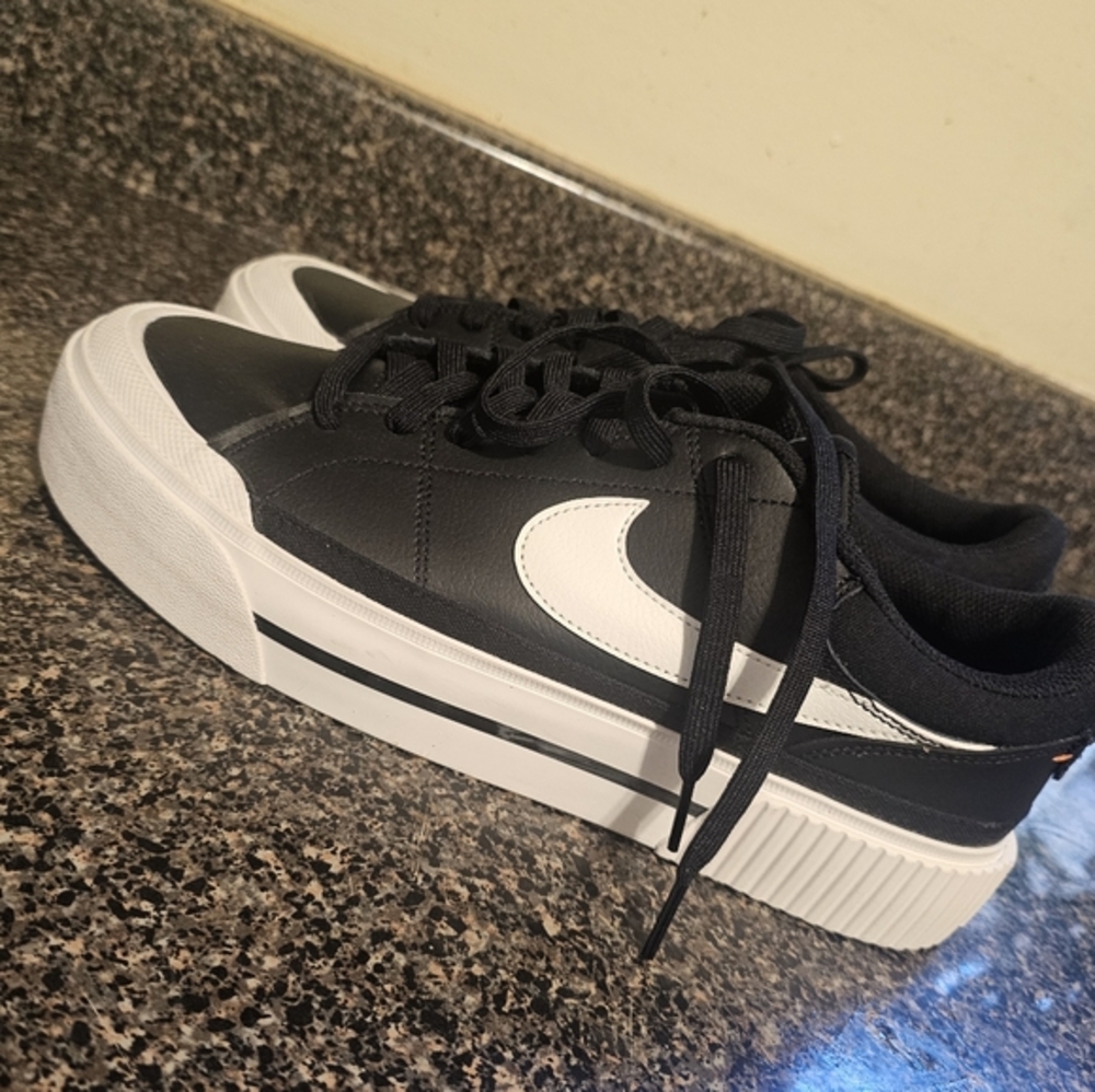 Nike womans court legacy shoes 11.5
